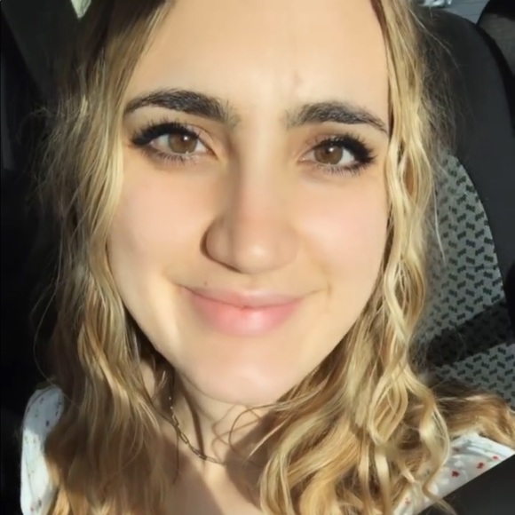 Meet your Posher, Samantha - Picture 2 of 3